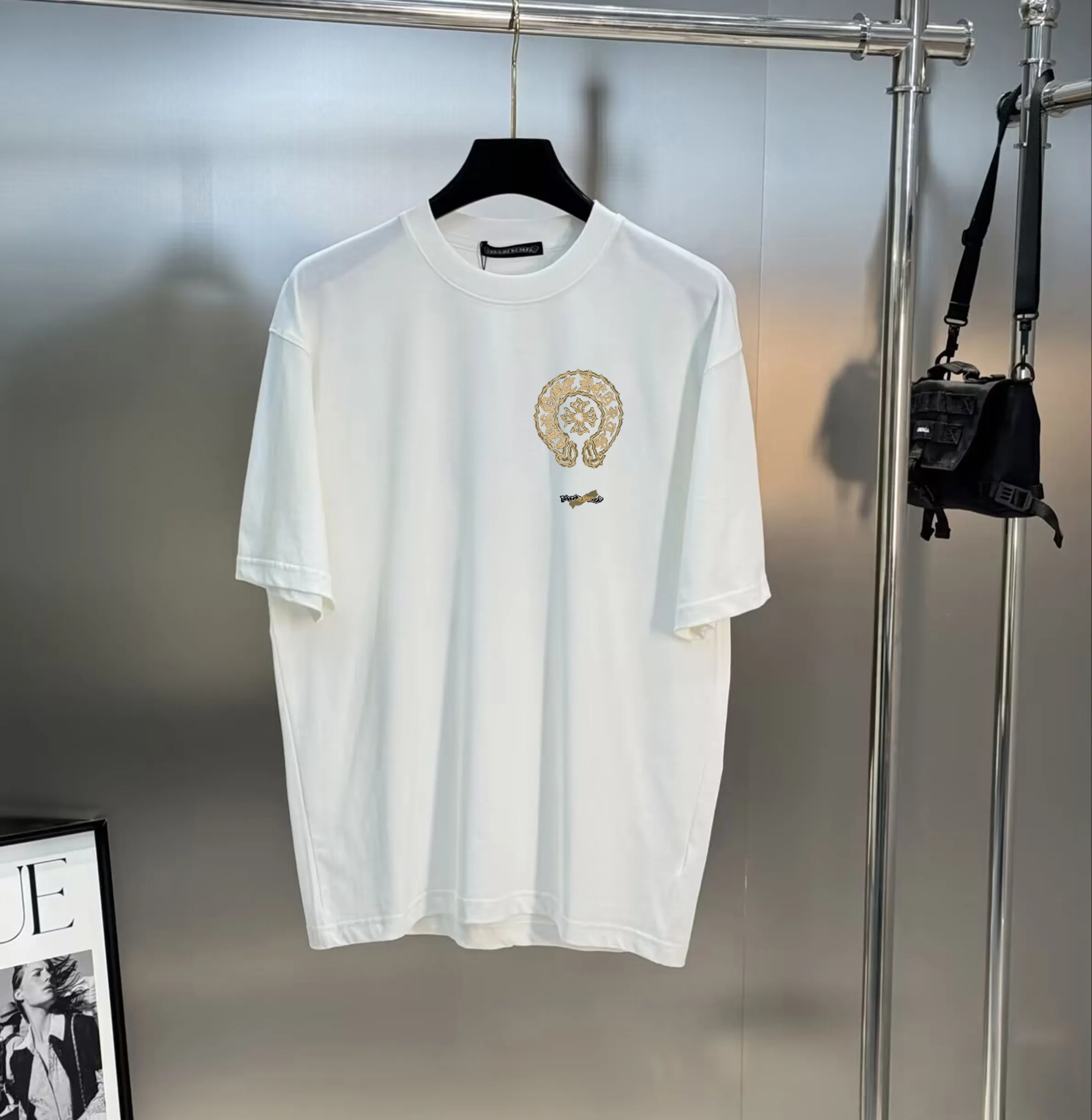 🅿️190 Croix Heart 🔥Pang Ge’s Gospel, the maximum xxl can wear 210 pounds 🐮Higher version 🆕 Top round neck casual short sleeves 👍Advanced customization and versatile style. Anyone can easily control it. The fabric is fully customized. The latest logo design of the luxury classic brand on the chest is very classy. 👍A must buy for those who know the goods! The tailoring is slim-fitting, very refined, shows off aura, and highlights the sophistication of business men. This is unique, it fits just right, and the upper body effect is great! Size: s-xxl